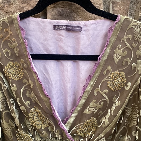 Hale Bob hunter green v neck top with purple lace detail. Size small. - Picture 4 of 14